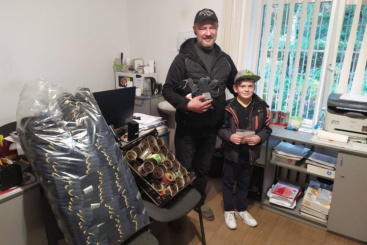 9-річний хлопчик придбав для військових 235 пар шкарпеток 1