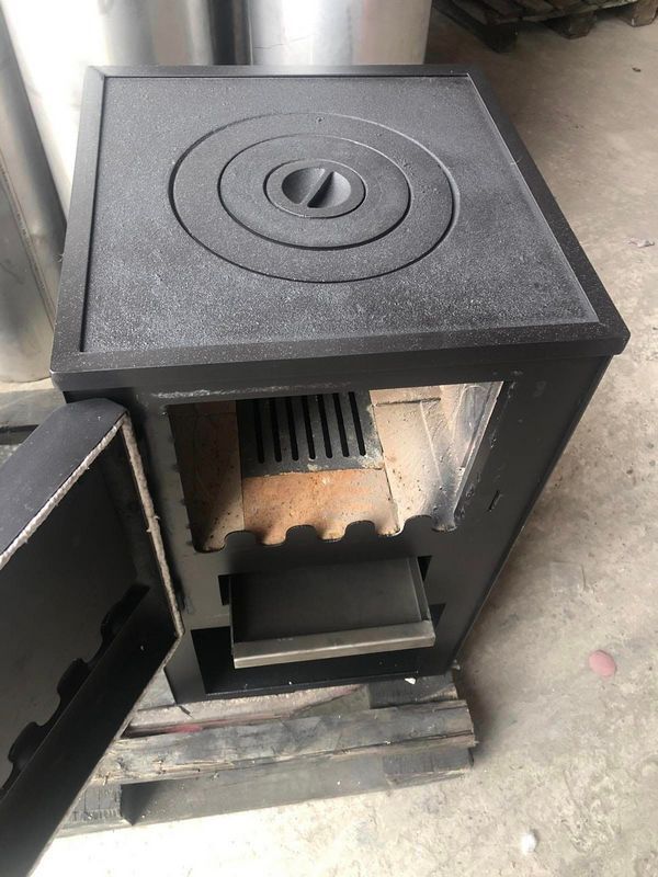 Снятинська міська рада встановлює "буржуйки" в укриттях 2