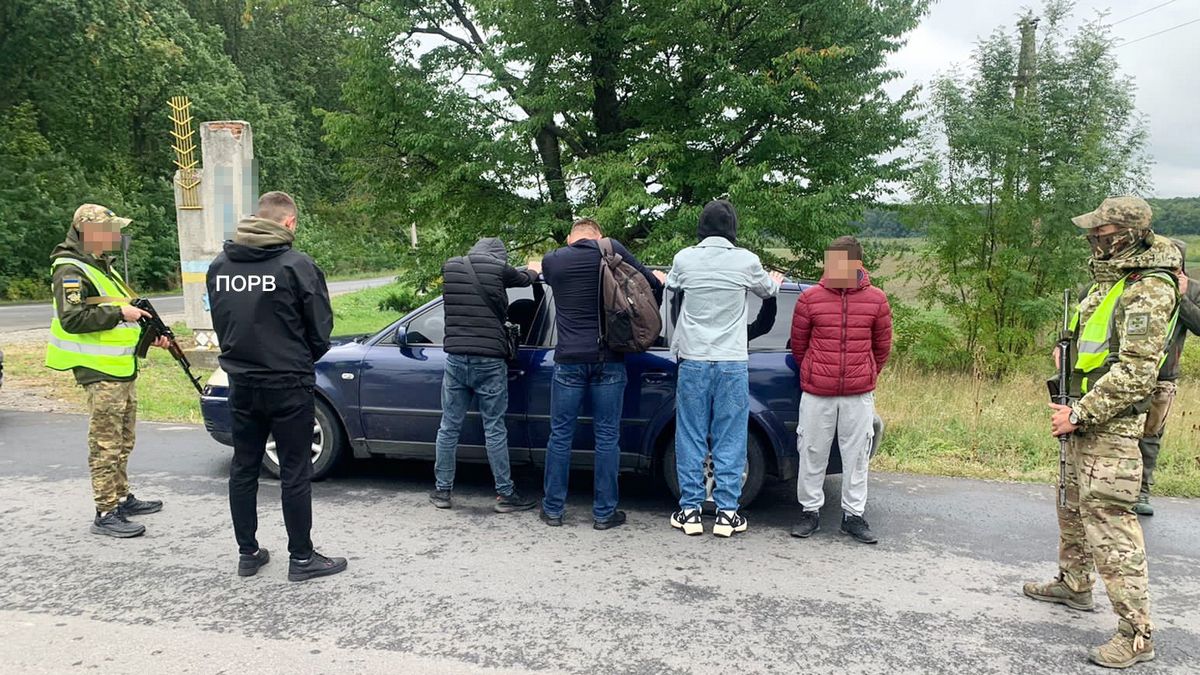 Сімох прикарпатських втікачів спіймали на Буковині