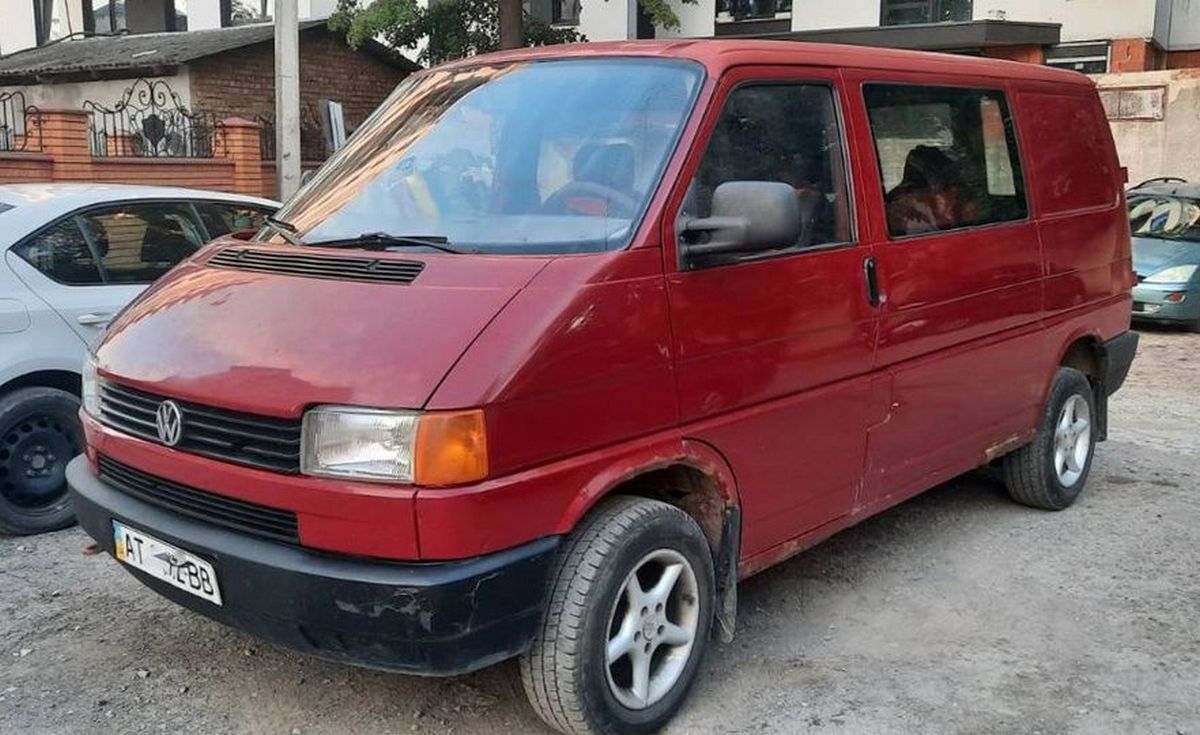 Коломийська компанія "Квант-2" передала два автомобіля для військових Прикарпаття 3