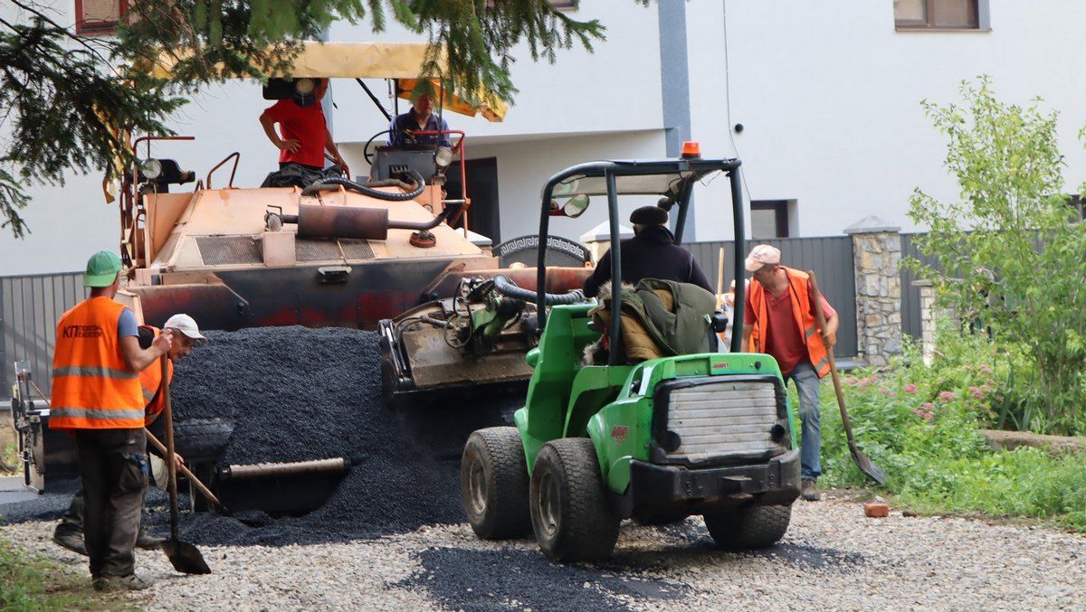 У приватному секторі Коломиї встелили новий асфальт 5