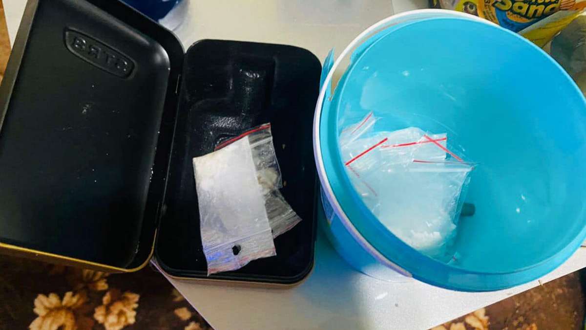 Збували психотропи: на Косівщині затримали наркоторговців 4