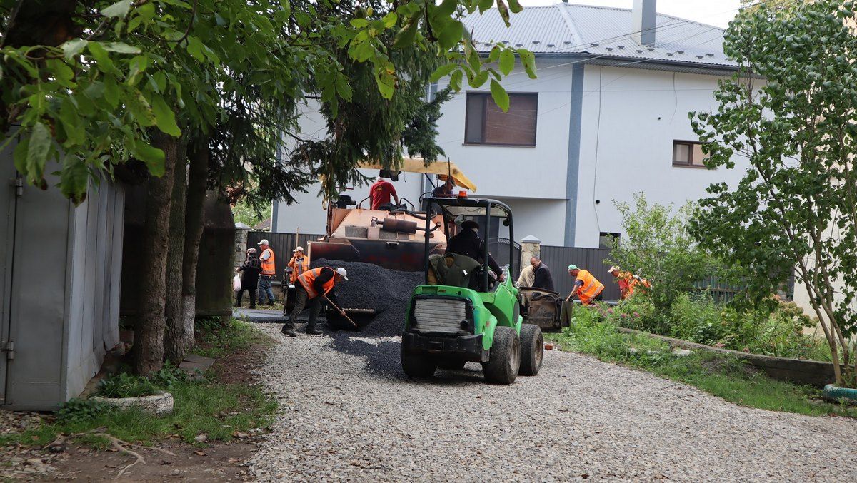 У приватному секторі Коломиї встелили новий асфальт 2