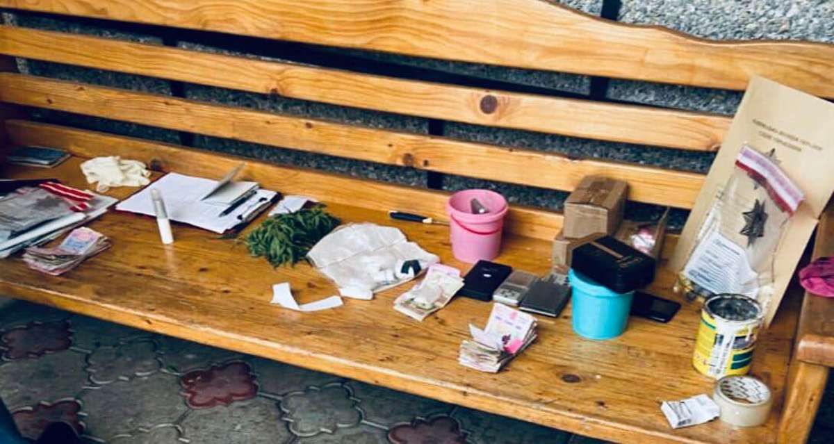 Збували психотропи: на Косівщині затримали наркоторговців 5