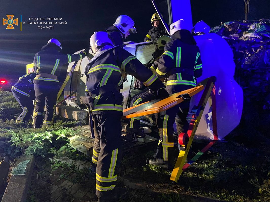 На трасі з Коломиї до Івано-Франківська перекинулась автівка 1