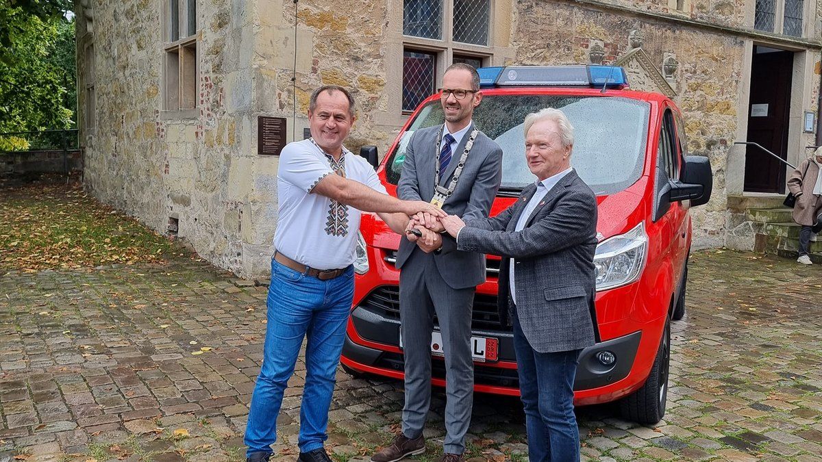 Соціальним службам Коломиї передали автомобіль з Німеччини 3