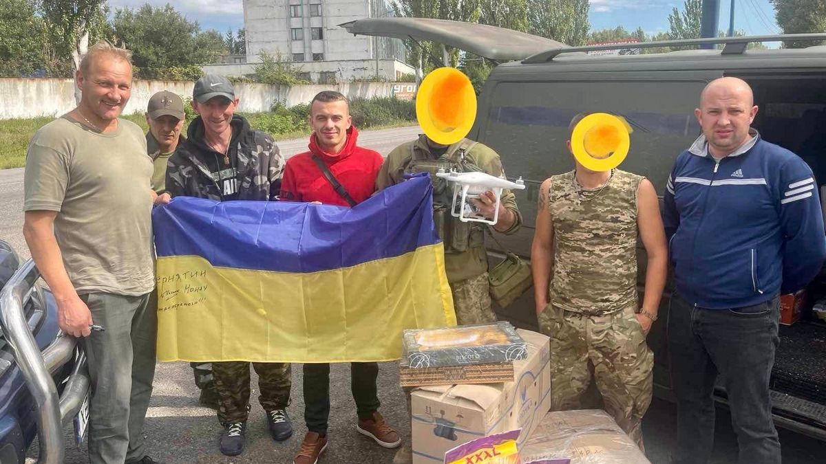 Мешканці Чернятина передали допомогу для військових 1