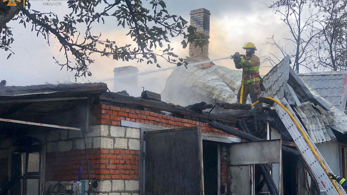 У Надвірнянському районі горів господарський комплекс 1