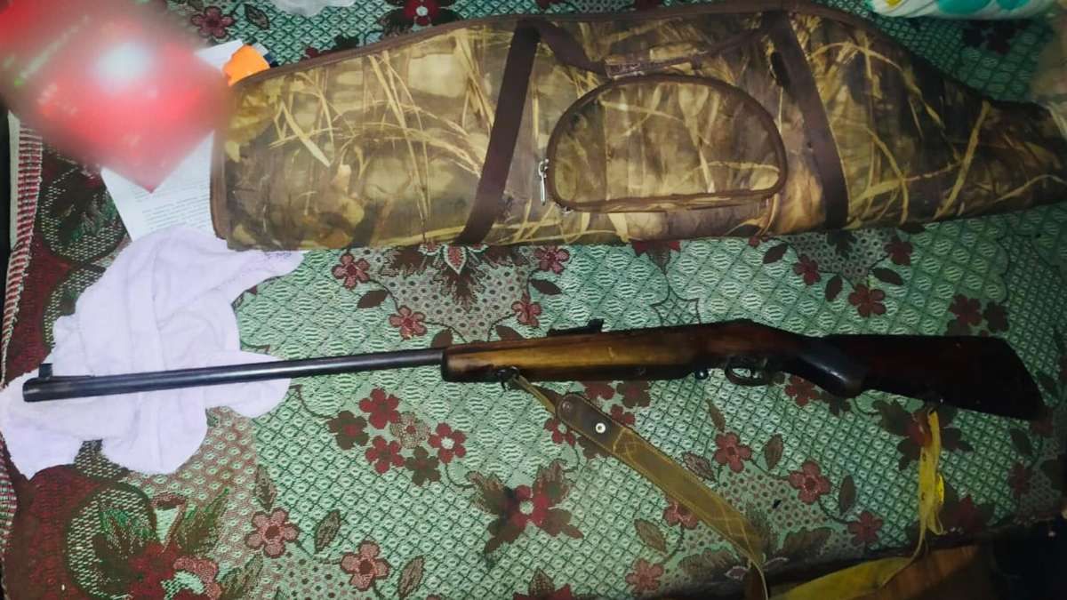 На Надвірнянщині чоловік зберігав удома зброю та боєприпаси