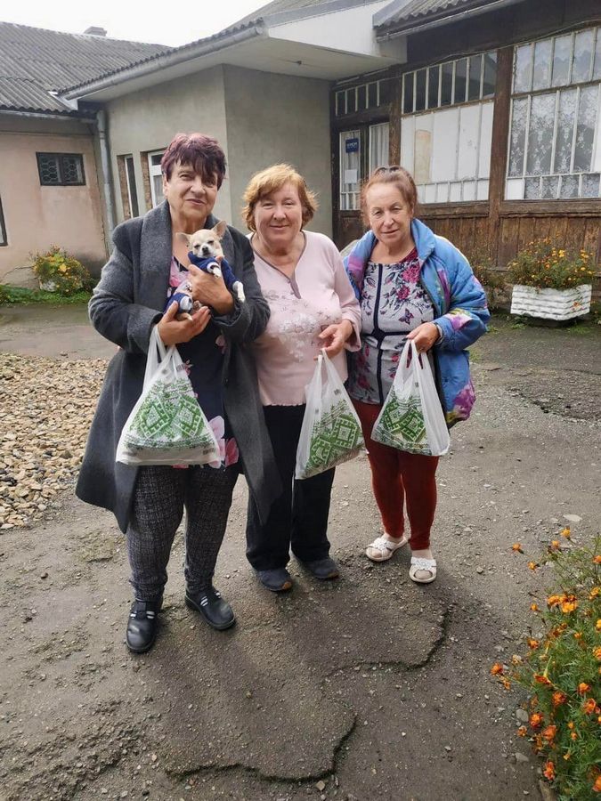 156 мешканців Коломиї похилого віку отримали подарунки 8