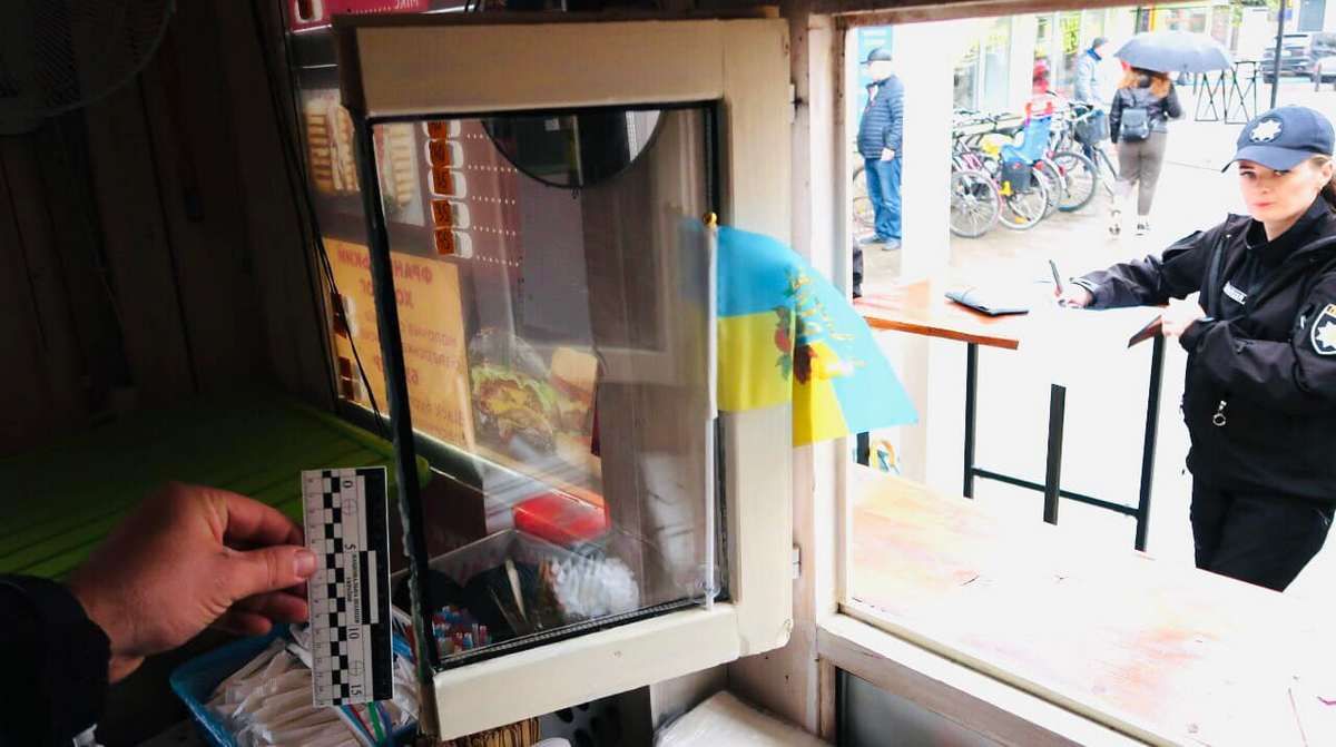 У Коломиї затримали чоловіка, який обікрав кіоск 1