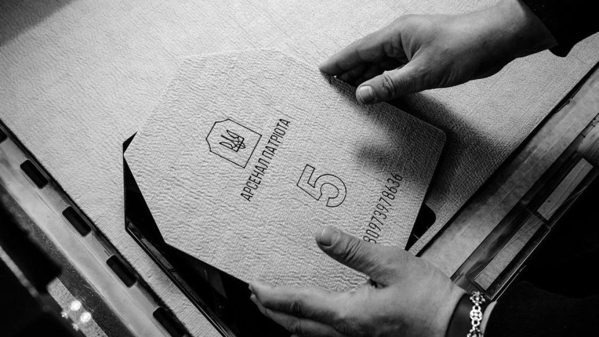 Для українських захисниць виготовляють бронеплити вагою 2-3 кг