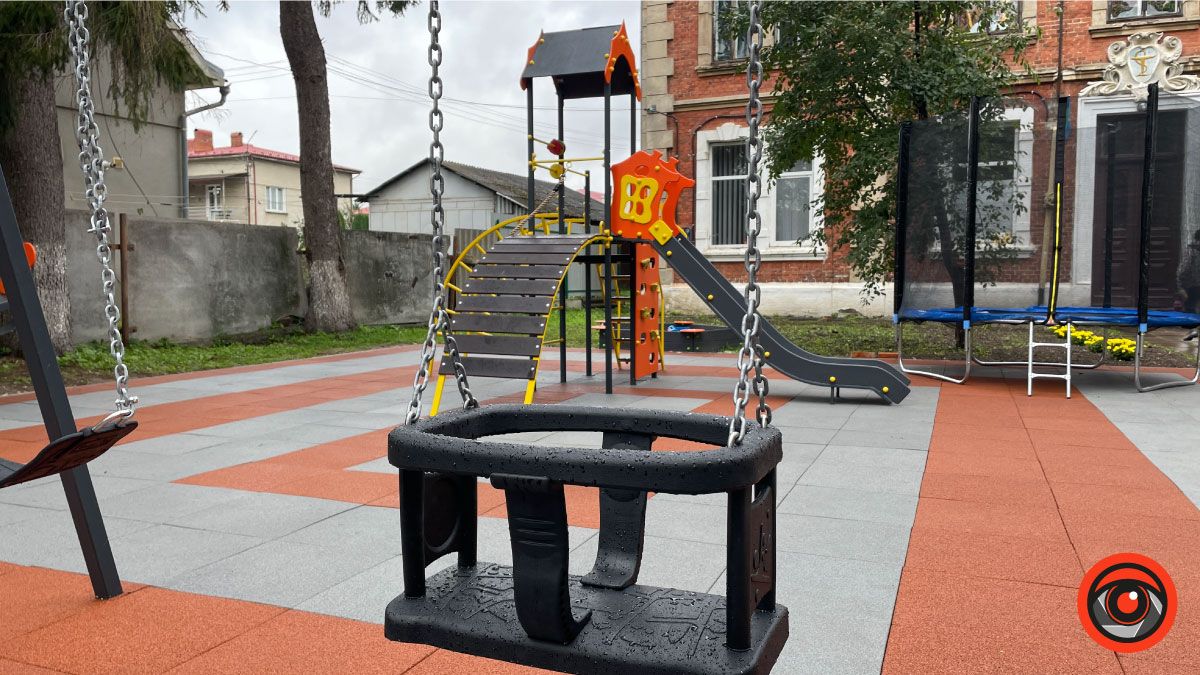 У Коломиї облаштували новий майданчик для дітей | Фоторепортаж 4