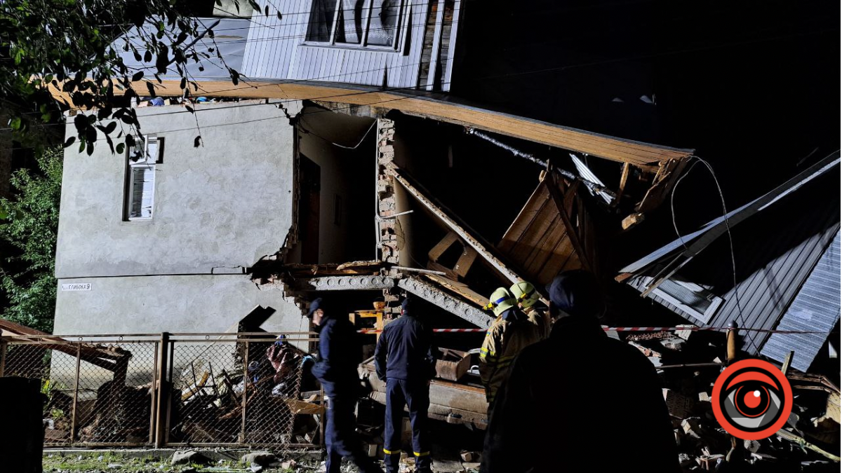 У Коломиї на людей обвалився житловий будинок 3