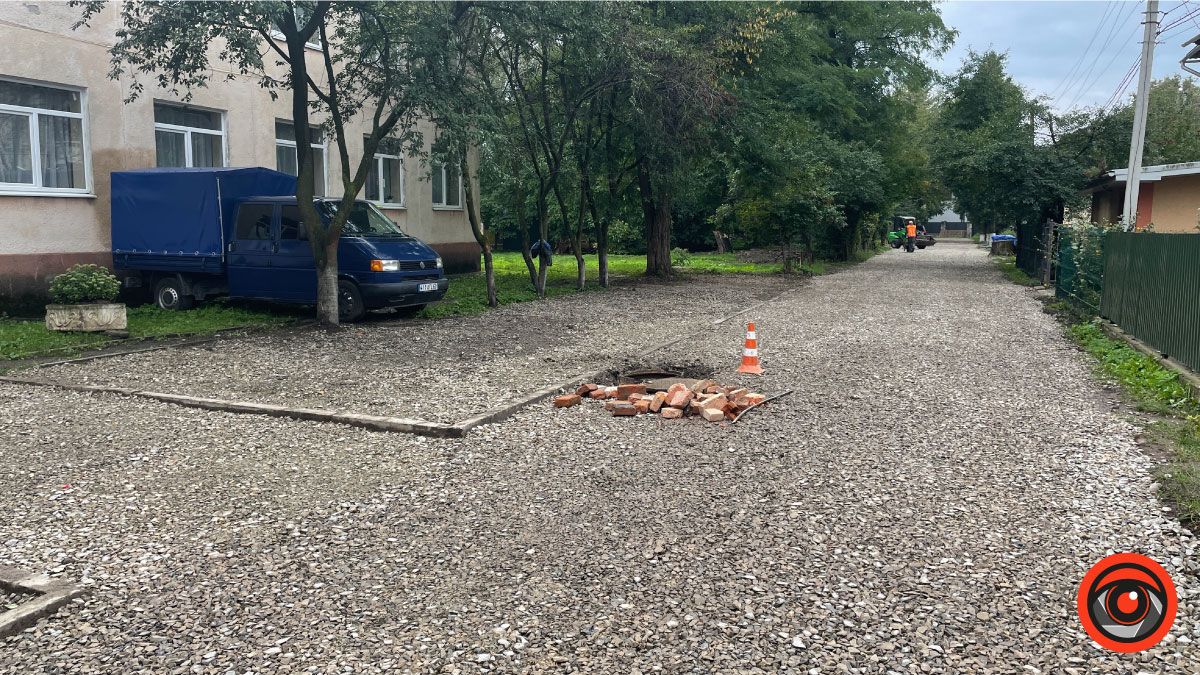 У Коломиї ремонтують дорогу на вул. Навроцького 4