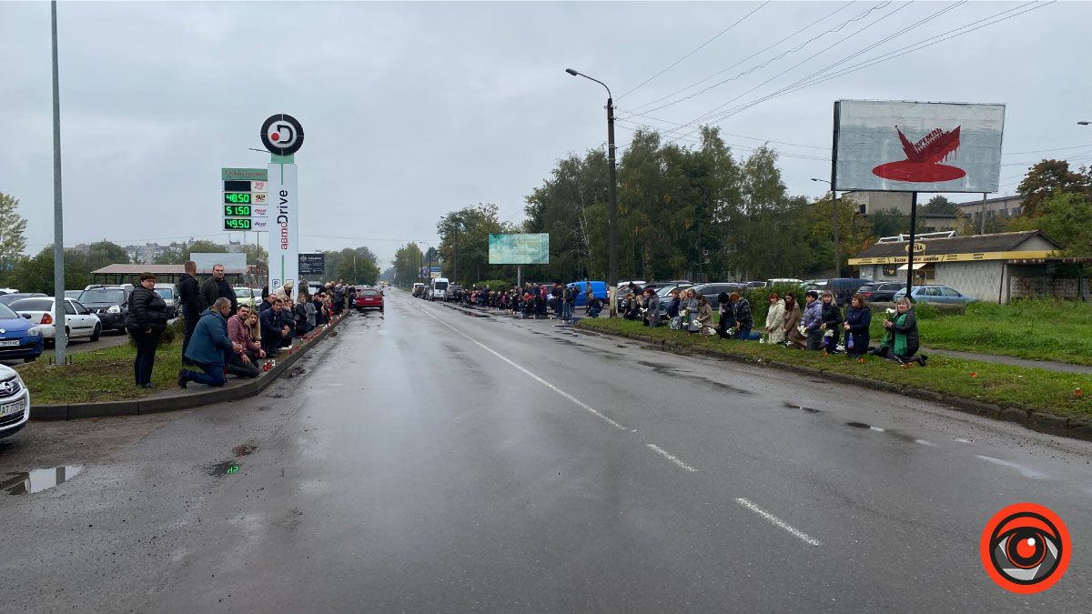 Сотні коломиян зустріли тіло загиблого Любомира Бордуна 7