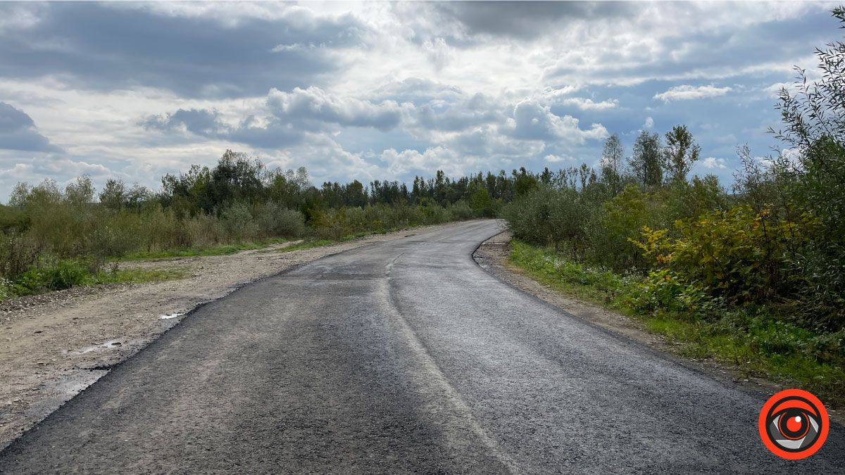 Між селами Грушів і Корнич постелили новий асфальт 3