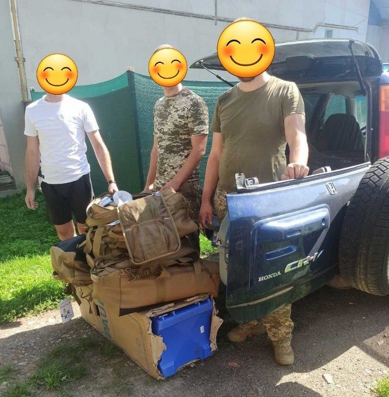 Медики 10-ї бригади отримали тактичні рюкзаки з найнеобхіднішим 3