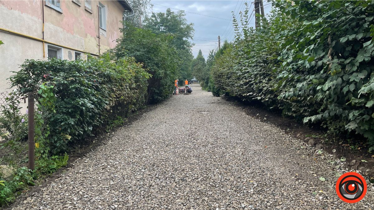 У Коломиї ремонтують дорогу на вул. Навроцького 1