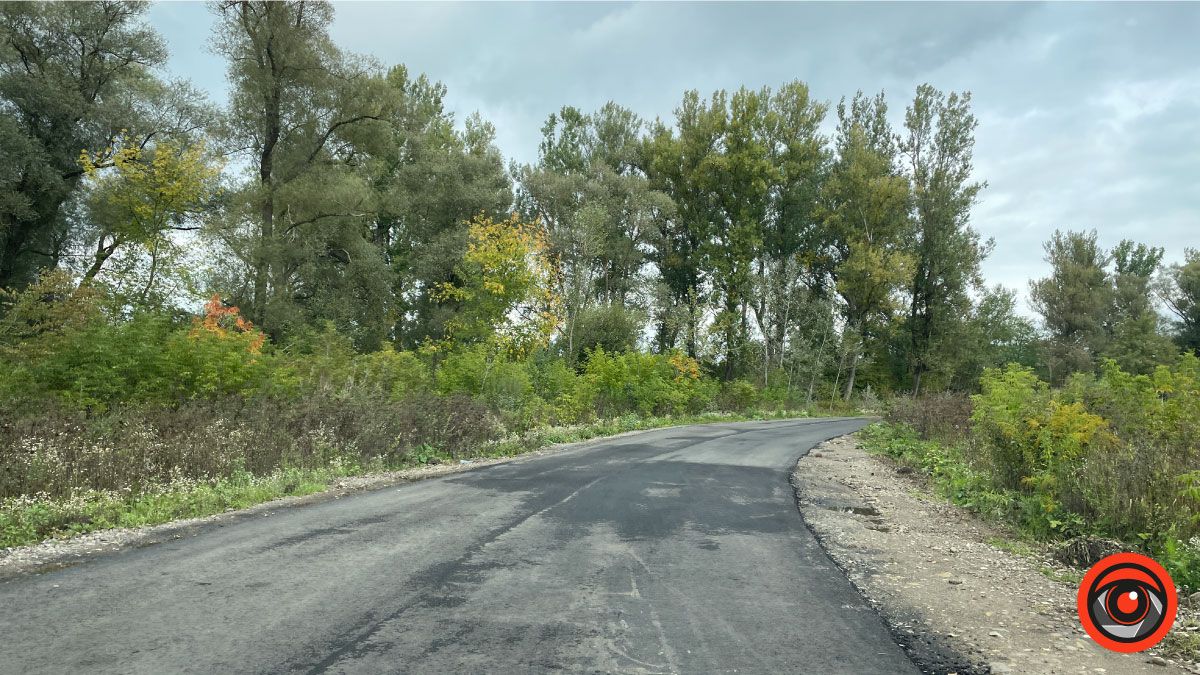 Між селами Грушів і Корнич постелили новий асфальт 6