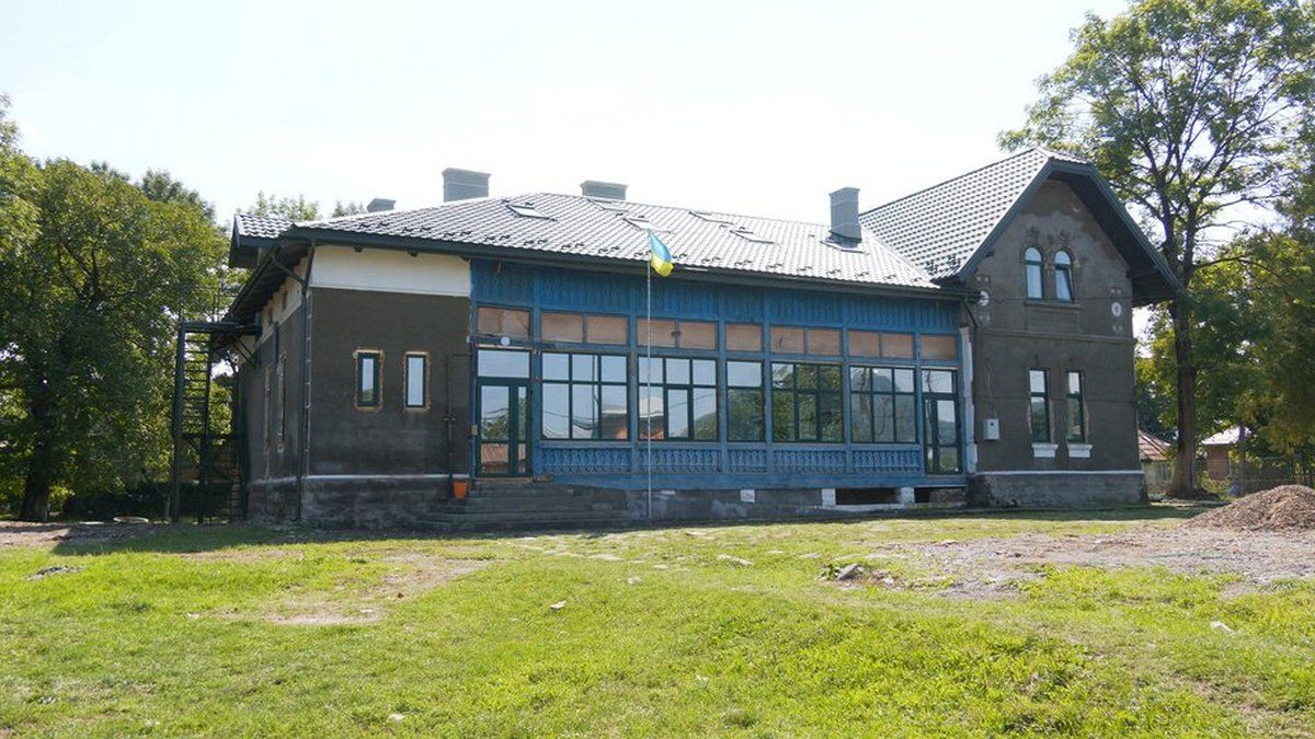 Як зараз йдуть справи в 100-річному будинку на Косівщині, де житимуть переселенці