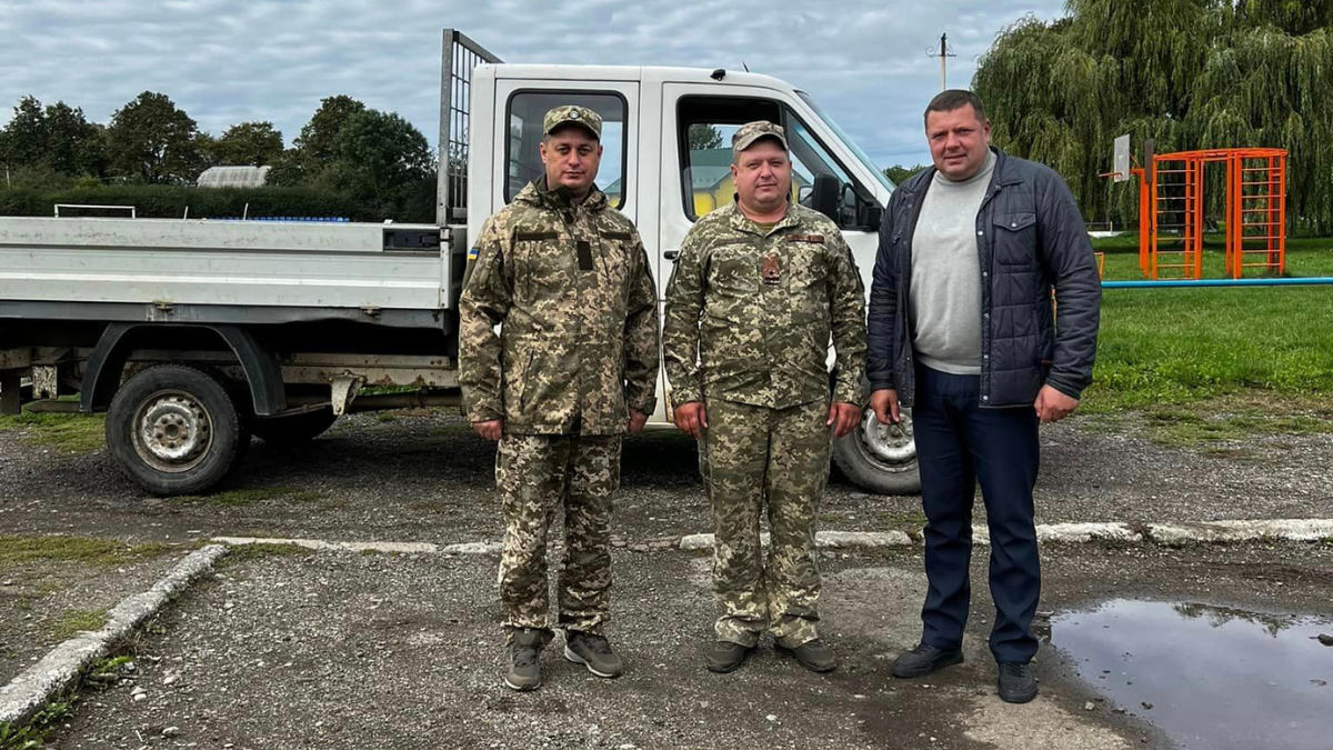 Черговий автомобіль передали на передову 1