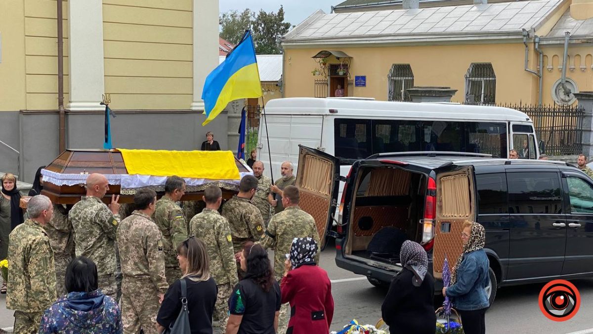 Коломия попрощалася із Героєм Валерієм Кривдою 25