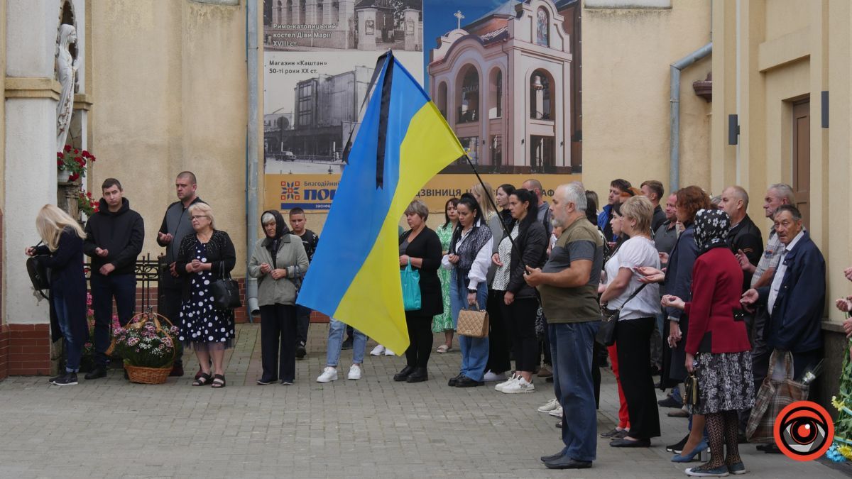 Коломия попрощалася із Героєм Валерієм Кривдою 1
