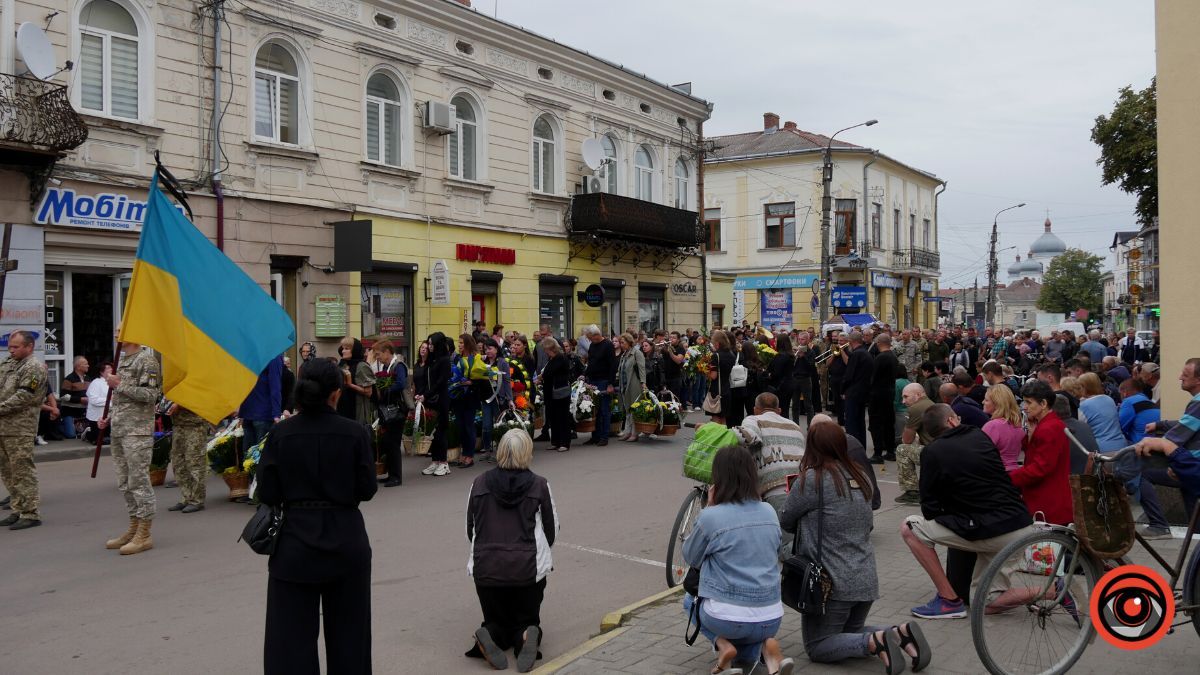 Коломия попрощалася із Героєм Валерієм Кривдою 11