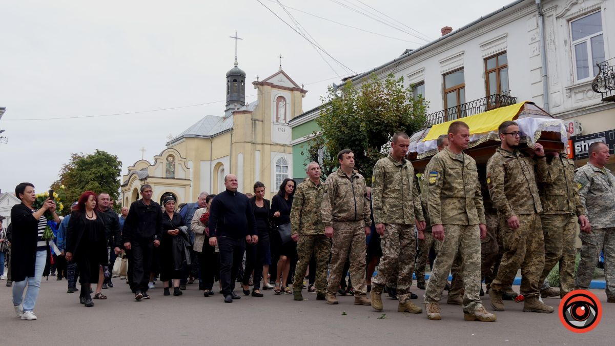 Коломия попрощалася із Героєм Валерієм Кривдою 15