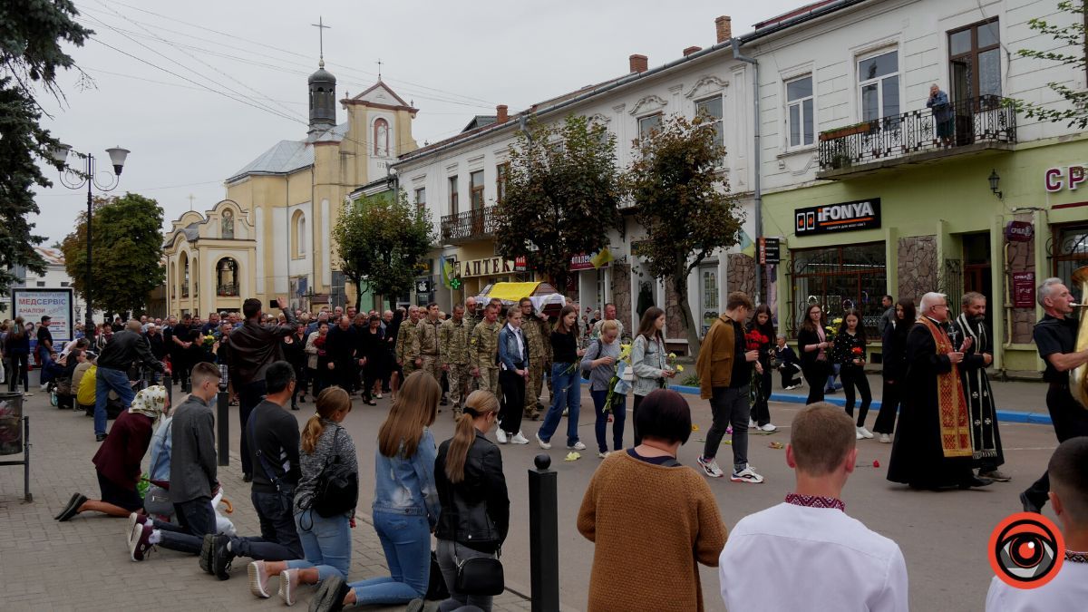 Коломия попрощалася із Героєм Валерієм Кривдою 16