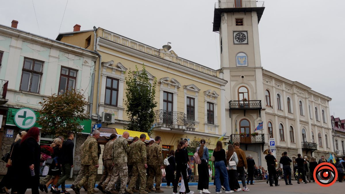 Коломия попрощалася із Героєм Валерієм Кривдою 17