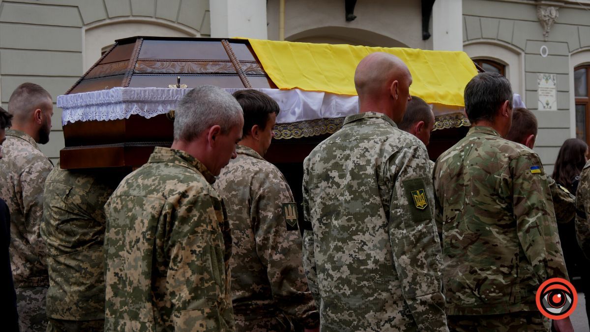 Коломия попрощалася із Героєм Валерієм Кривдою 18