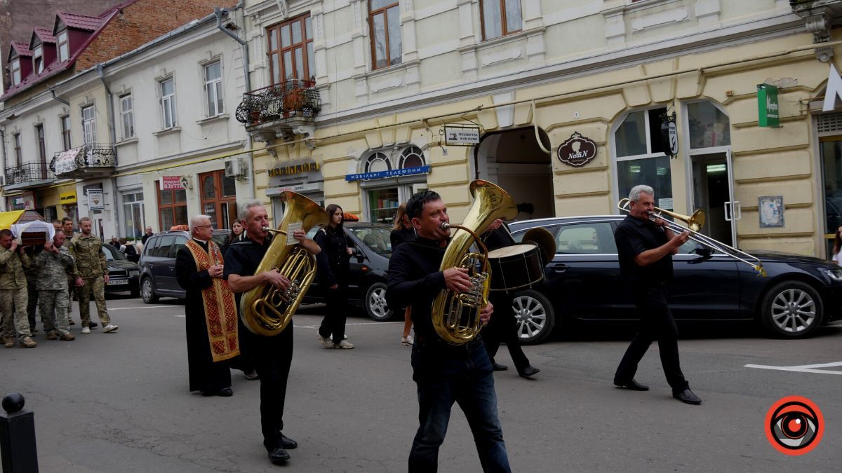 Коломия попрощалася із Героєм Валерієм Кривдою 21