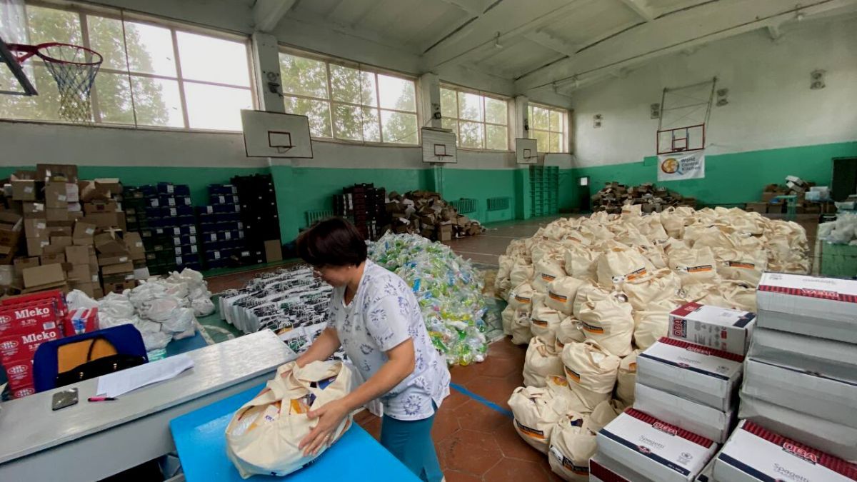 У Городенці благодійна організація розпочала видавати гуманітарну допомогу 7