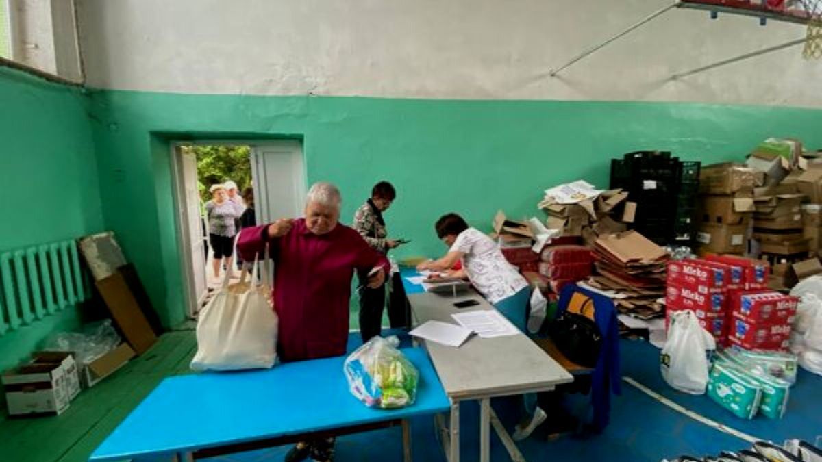 У Городенці благодійна організація розпочала видавати гуманітарну допомогу 6