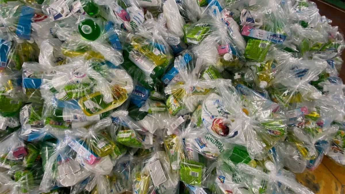 У Городенці благодійна організація розпочала видавати гуманітарну допомогу 4