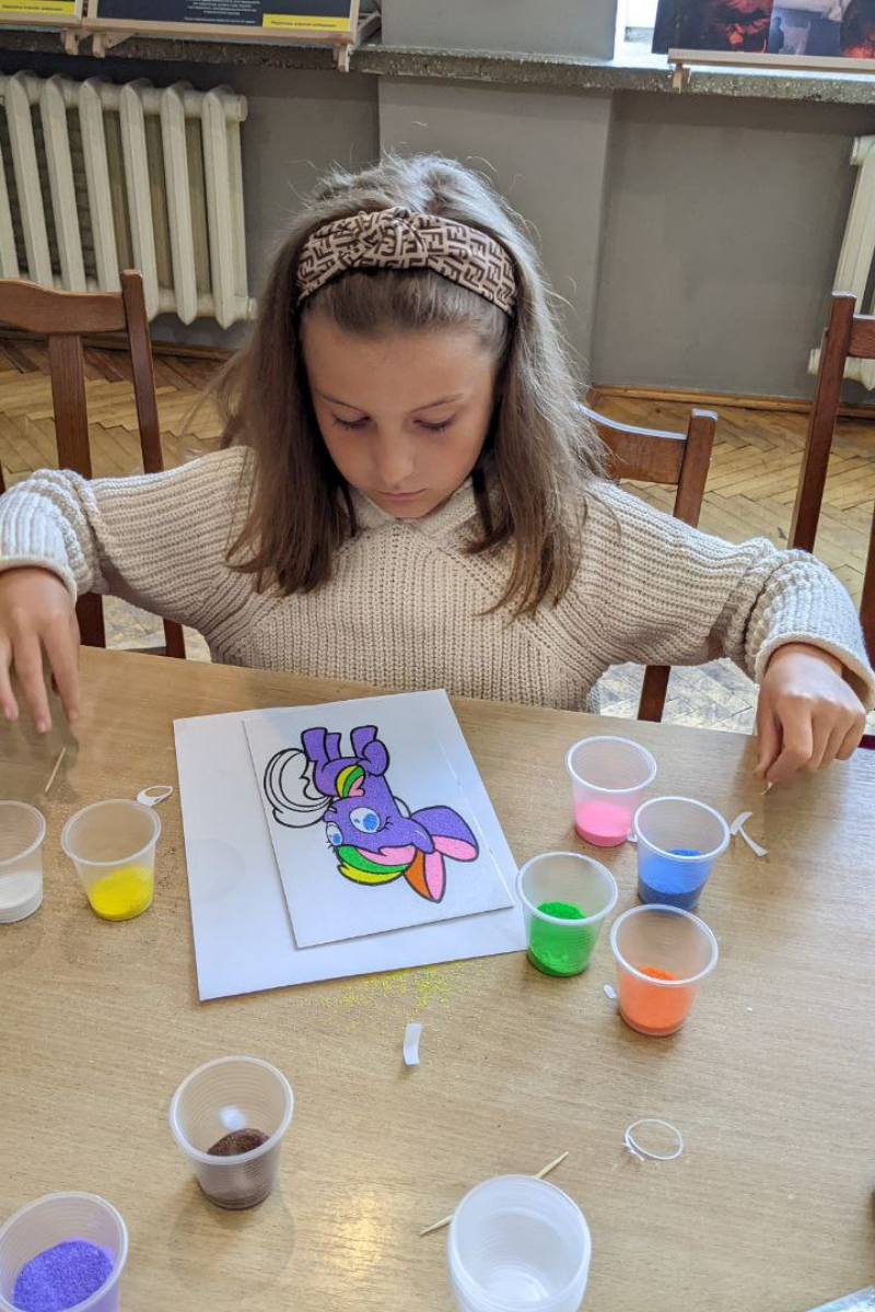 Благодійний ярмарок на підтримку ЗСУ організували у міській публічній бібліотеці в Коломиї 1