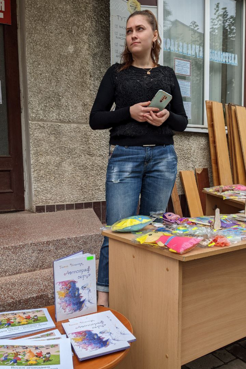 Благодійний ярмарок на підтримку ЗСУ організували у міській публічній бібліотеці в Коломиї 2