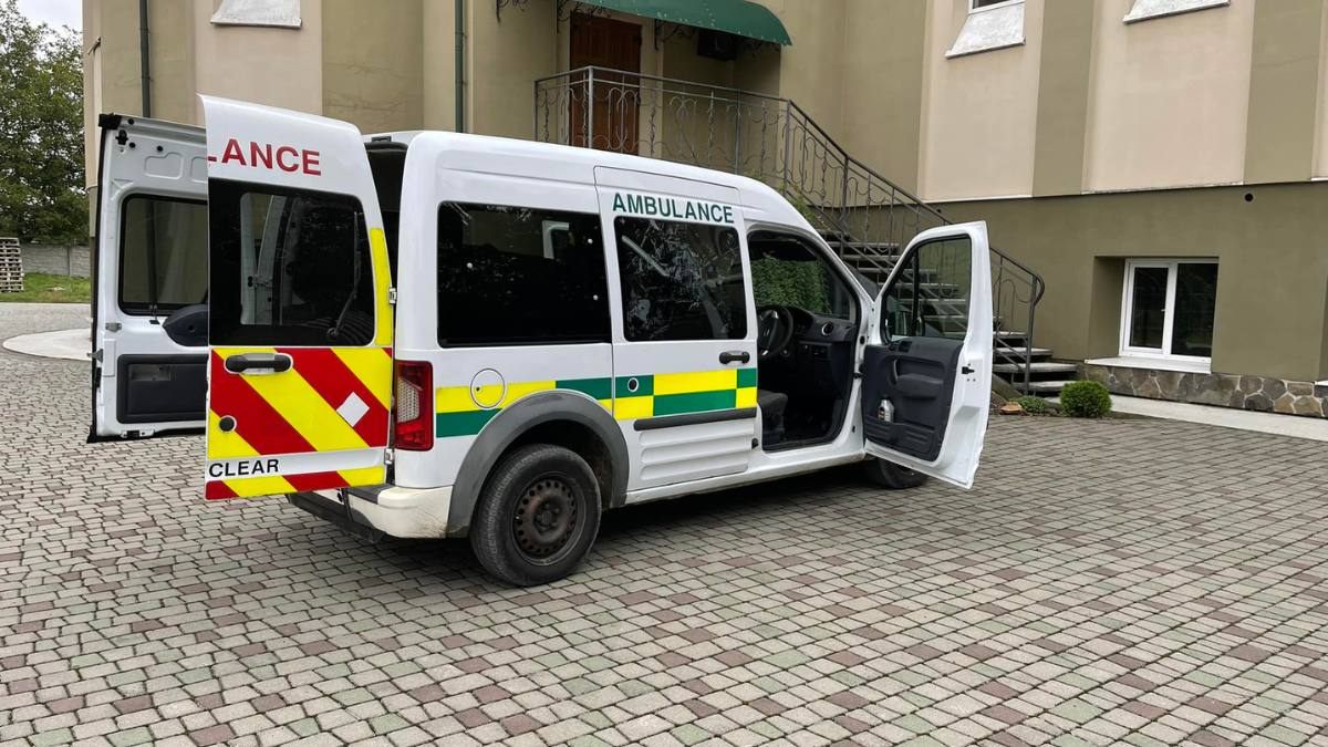 У Ланчині придбали автівки для військових 3