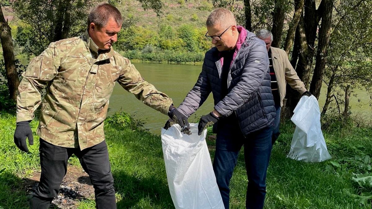 «Хай небо буде мирним, а Україна чистою!» | У Городенці відбулася екологічна акція 5