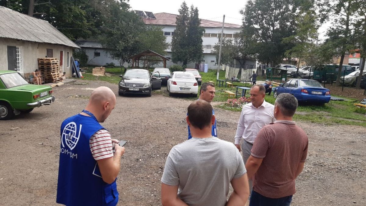 Міжнародники перевірили ремонтні роботи прихистиків ВПО у Коломиї 1