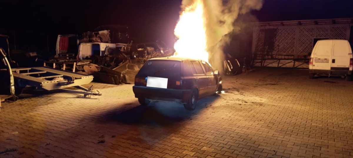 На об'їздній у Коломиї палав автомобіль 1