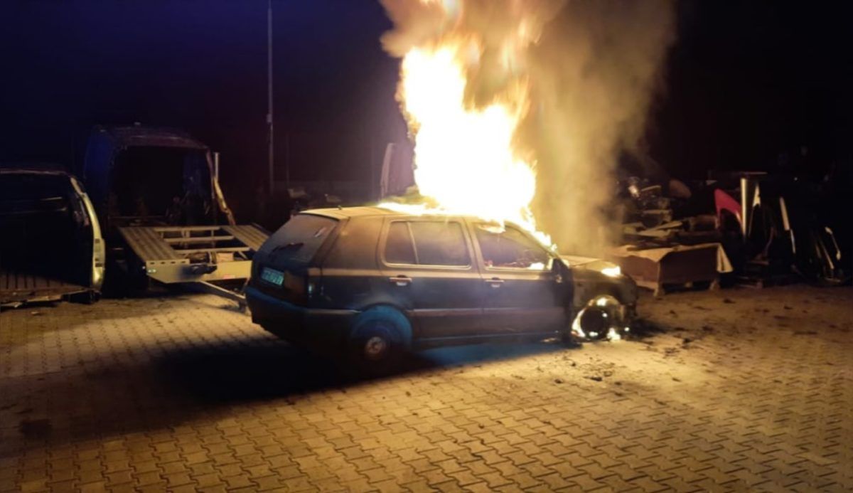 На об'їздній у Коломиї палав автомобіль 3