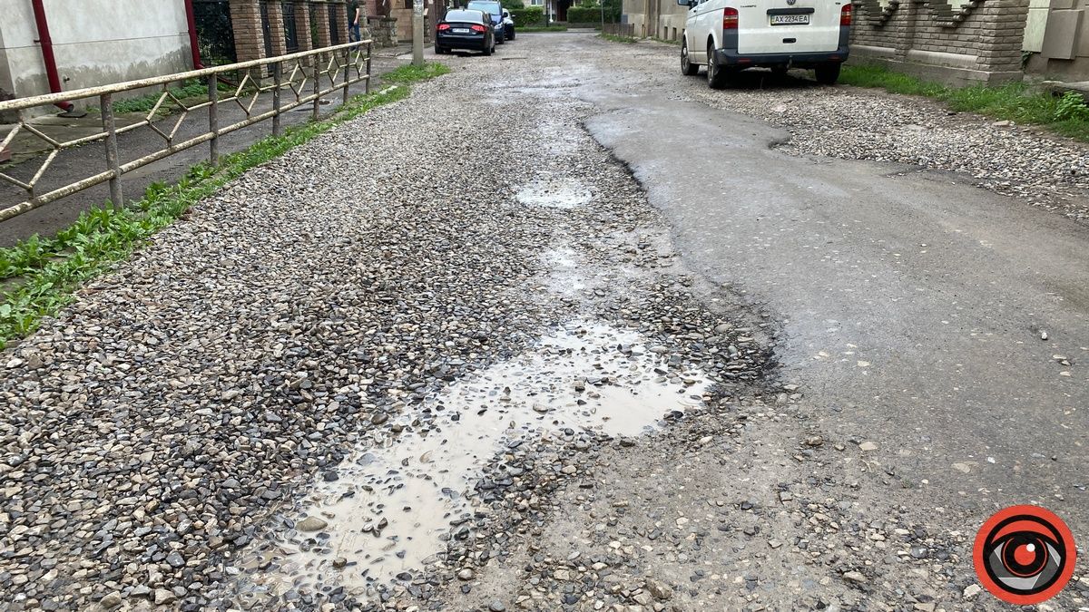 Та й по ремонту: на вулиці Кобилянської знову біда 6