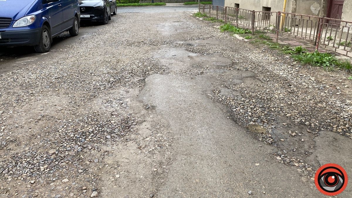 Та й по ремонту: на вулиці Кобилянської знову біда 7