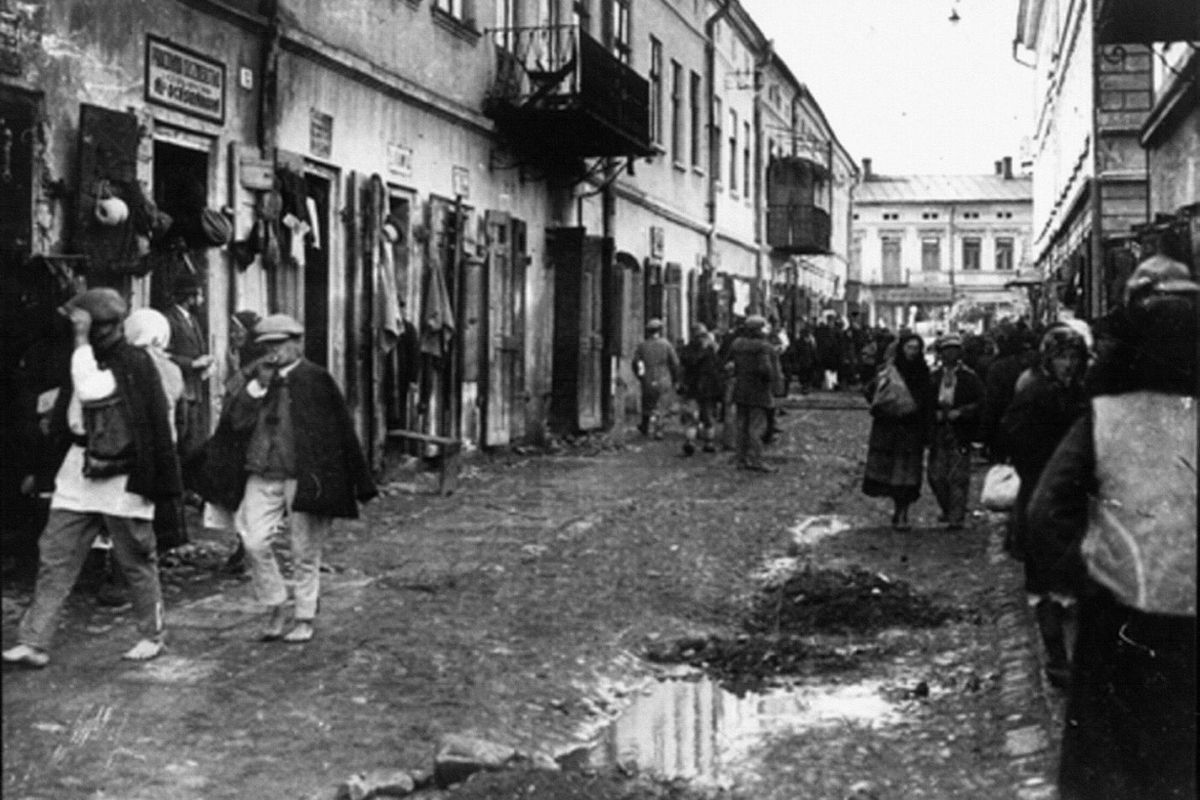 Коломия.1935 рік. Українські селяни в гебрейському кварталі міста.
