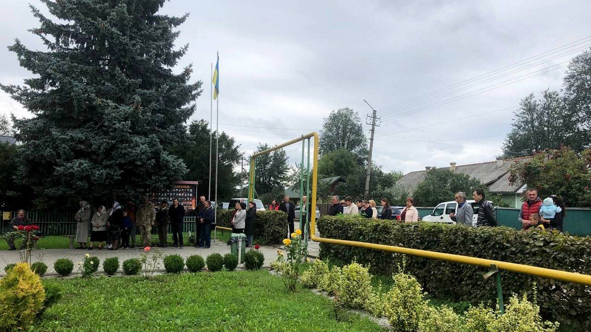 У Печеніжині священники освятили автівки на передову 5