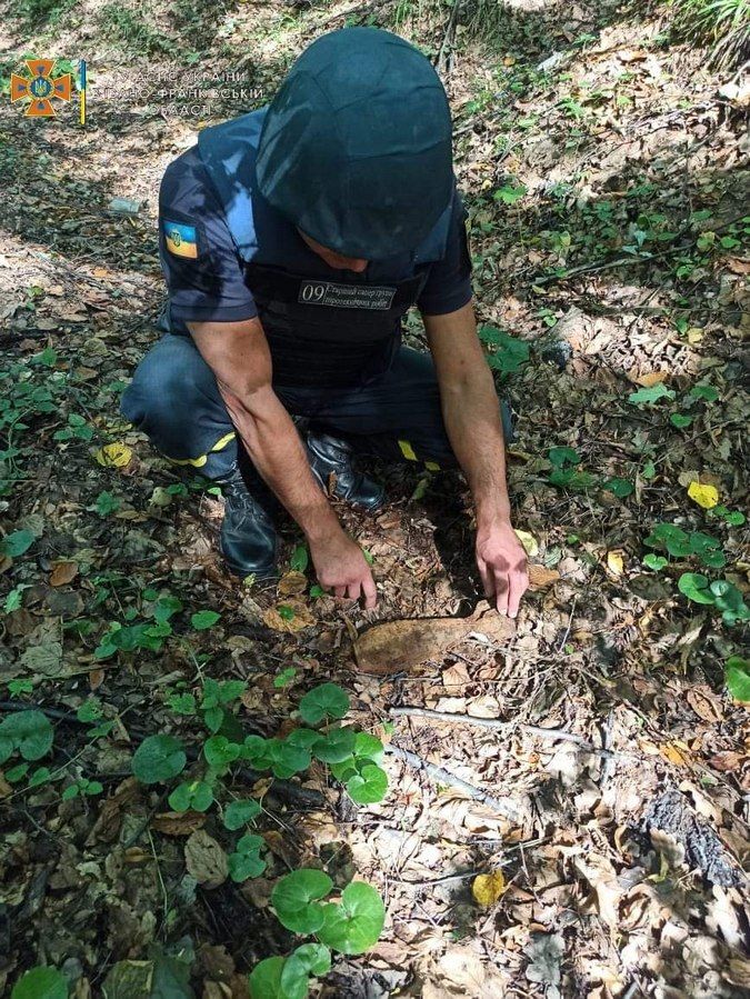 На Прикарпатті знешкодили два вибухонебезпечні предмети 2