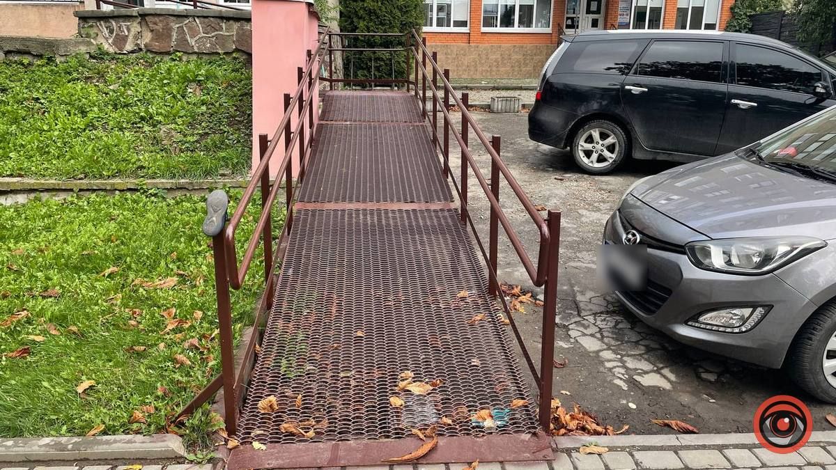 На вулиці Січових Стрільців встановили пандус за 120 тис грн 6